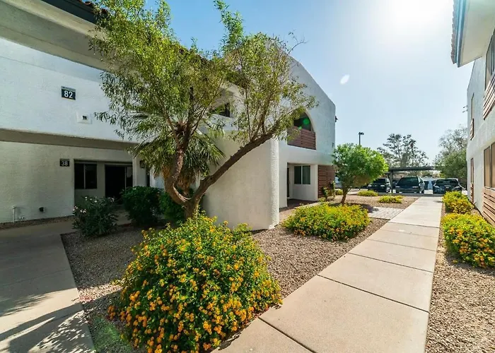 77 Sunny 2bd 2ba W Heated Pool Holiday home