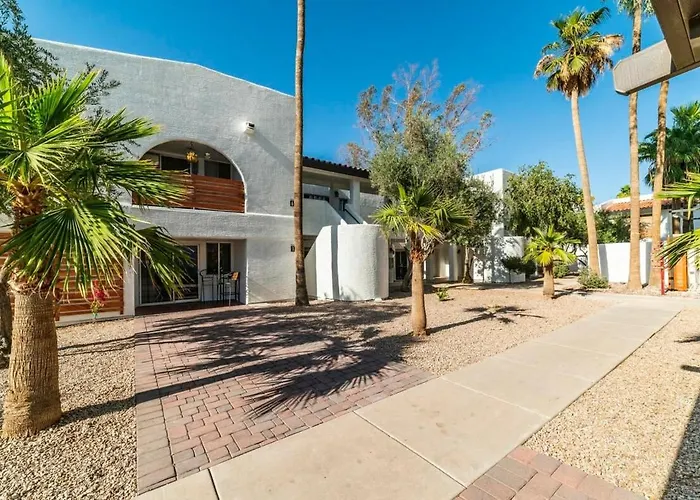 77 Sunny 2bd 2ba W Heated Pool Holiday home *