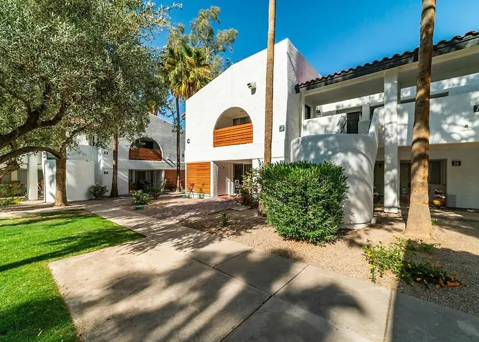 77 Sunny 2bd 2ba W Heated Pool *