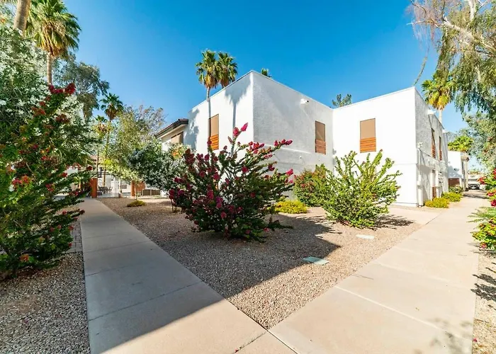 77 Sunny 2bd 2ba W Heated Pool