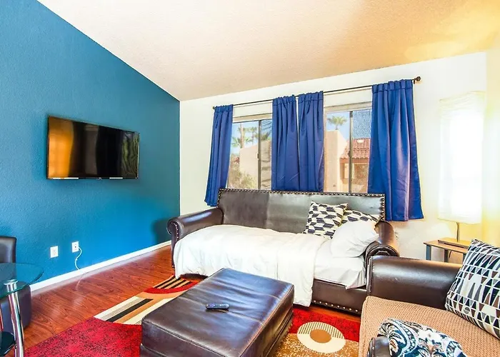 77 Sunny 2bd 2ba W Heated Pool Holiday home *