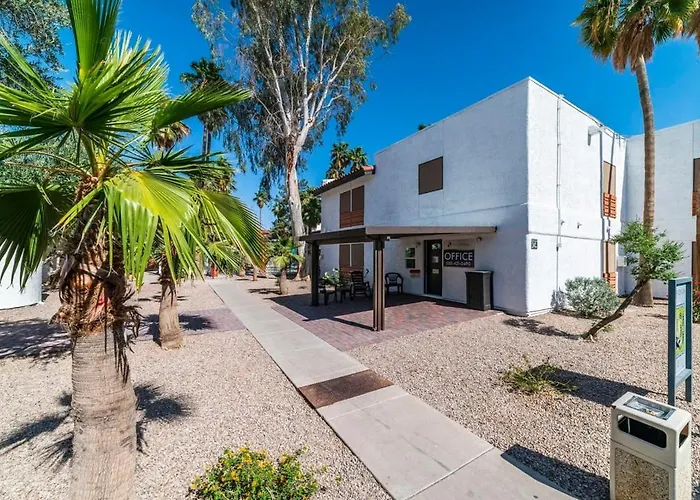 77 Sunny 2bd 2ba W Heated Pool Holiday home