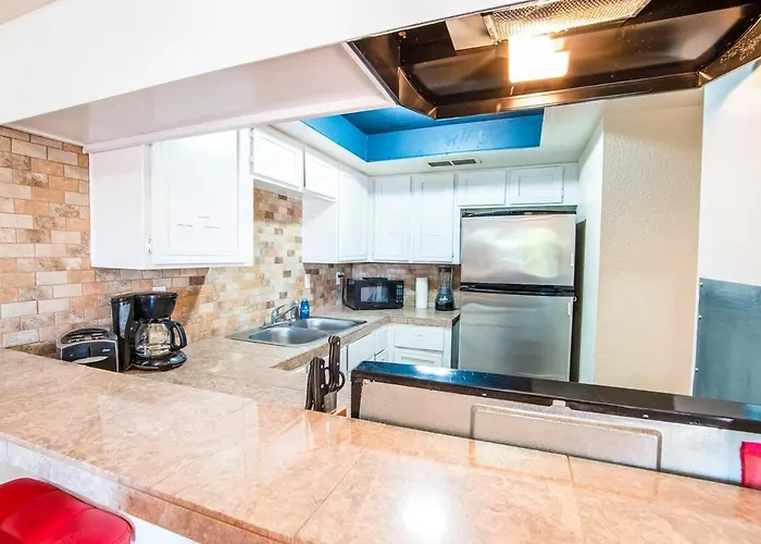 77 Sunny 2bd 2ba W Heated Pool *