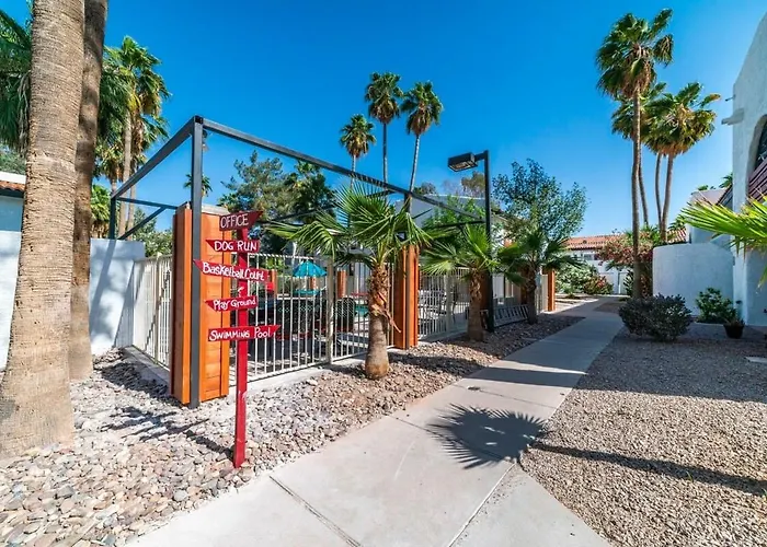 77 Sunny 2bd 2ba W Heated Pool Holiday home *