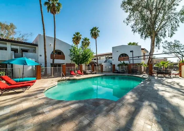 77 Sunny 2bd 2ba W Heated Pool Holiday home