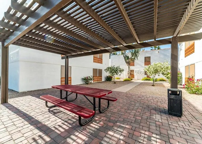 77 Sunny 2bd 2ba W Heated Pool