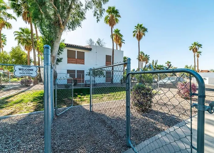 77 Sunny 2bd 2ba W Heated Pool Holiday home